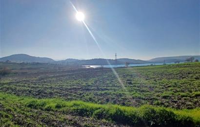 C21 LOCA'DAN BİGADİÇ ÇAMKÖY'DE GÖL MANZARALI 878M2 SATILIK TARLA