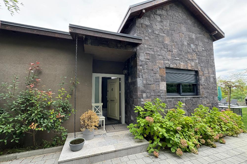 SAPANCA DA DOĞA İÇERİSİNDE MÜSTAKİL EŞYALI HAVUZLU VİLLA