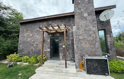 SAPANCA DA DOĞA İÇERİSİNDE MÜSTAKİL EŞYALI HAVUZLU VİLLA