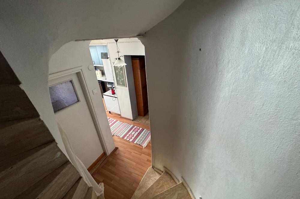 Yeni Foça Petra Koyu'nda Muhteşem Manzaralı Triplex Villa