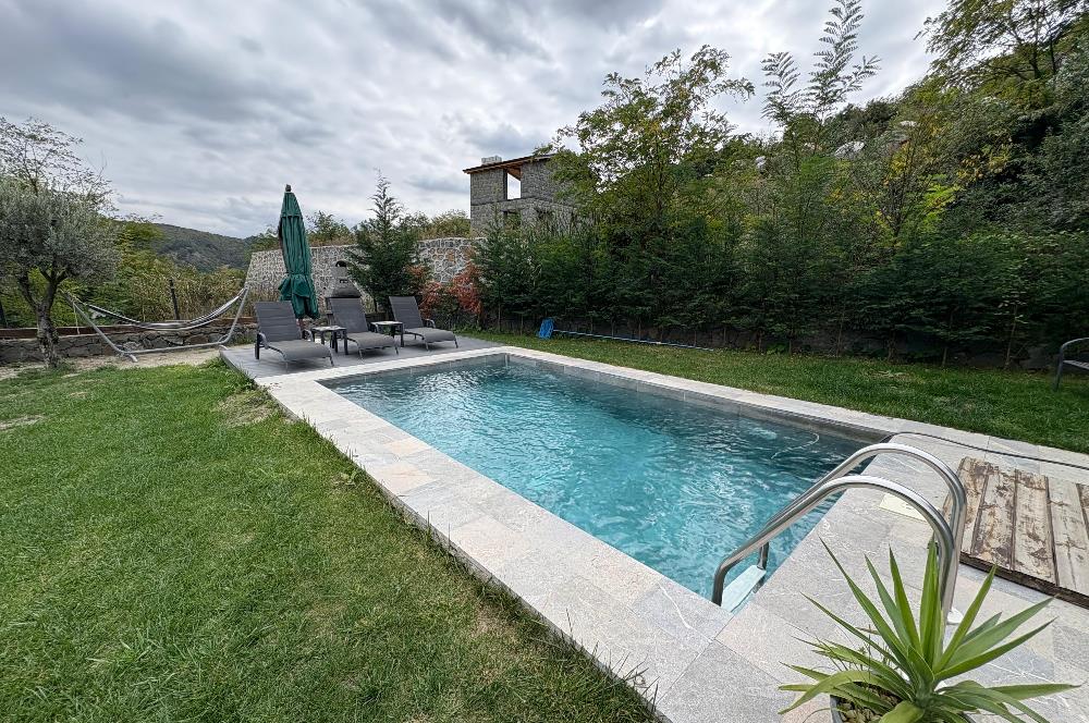 SAPANCA DA PRESTİJLİ YAŞAM DOĞA İÇİNDE SATILIK İKİ VİLLA