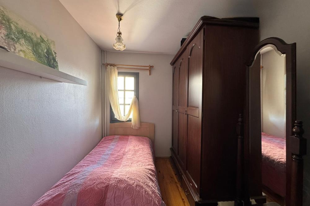 Yeni Foça Petra Koyu'nda Muhteşem Manzaralı Triplex Villa