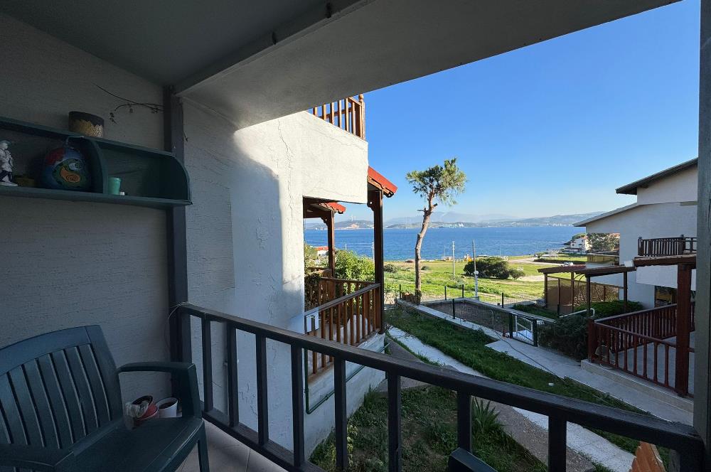 Yeni Foça Petra Koyu'nda Muhteşem Manzaralı Triplex Villa