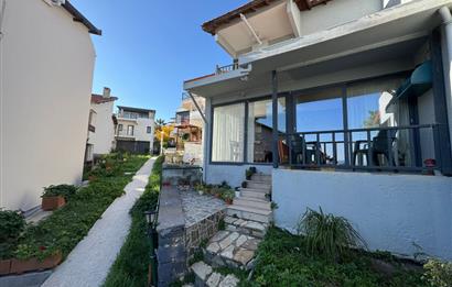 Yeni Foça Petra Koyu'nda Muhteşem Manzaralı Triplex Villa