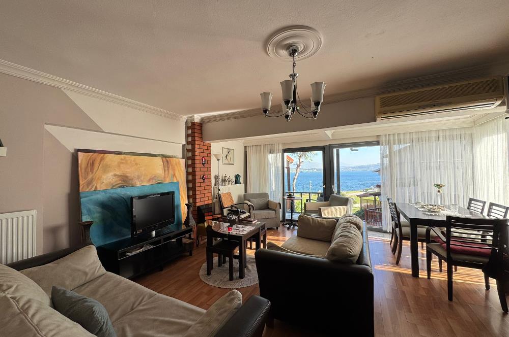 Yeni Foça Petra Koyu'nda Muhteşem Manzaralı Triplex Villa