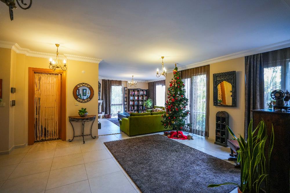 YAKACIK'TA BUTİK SİTE İÇERİSİNDE 5+2 MUHTEŞEM SATILIK VİLLA