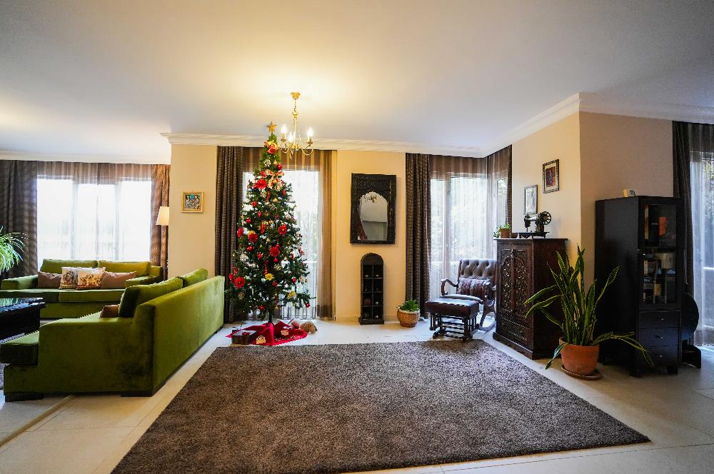 YAKACIK'TA BUTİK SİTE İÇERİSİNDE 5+2 MUHTEŞEM SATILIK VİLLA