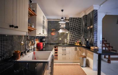 YAKACIK'TA BUTİK SİTE İÇERİSİNDE 5+2 MUHTEŞEM SATILIK VİLLA