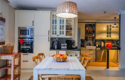 YAKACIK'TA BUTİK SİTE İÇERİSİNDE 5+2 MUHTEŞEM SATILIK VİLLA