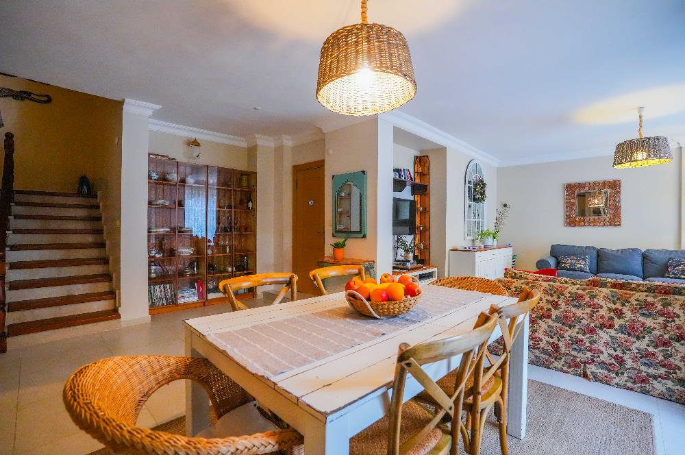 YAKACIK'TA BUTİK SİTE İÇERİSİNDE 5+2 MUHTEŞEM SATILIK VİLLA