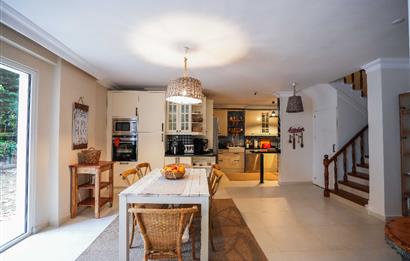 YAKACIK'TA BUTİK SİTE İÇERİSİNDE 5+2 MUHTEŞEM SATILIK VİLLA