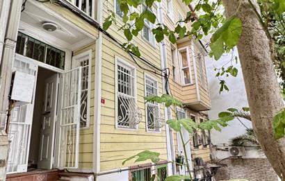 GÜMÜŞSUYU'NDA SATILIK MÜSTAKİL | 5+1 BAHÇELİ TRİPLEKS