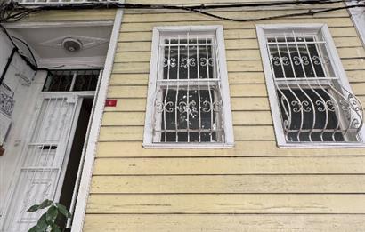 GÜMÜŞSUYU'NDA KİRALIK KOMPLE BİNA | BAHÇELİ OFİS FIRSATI