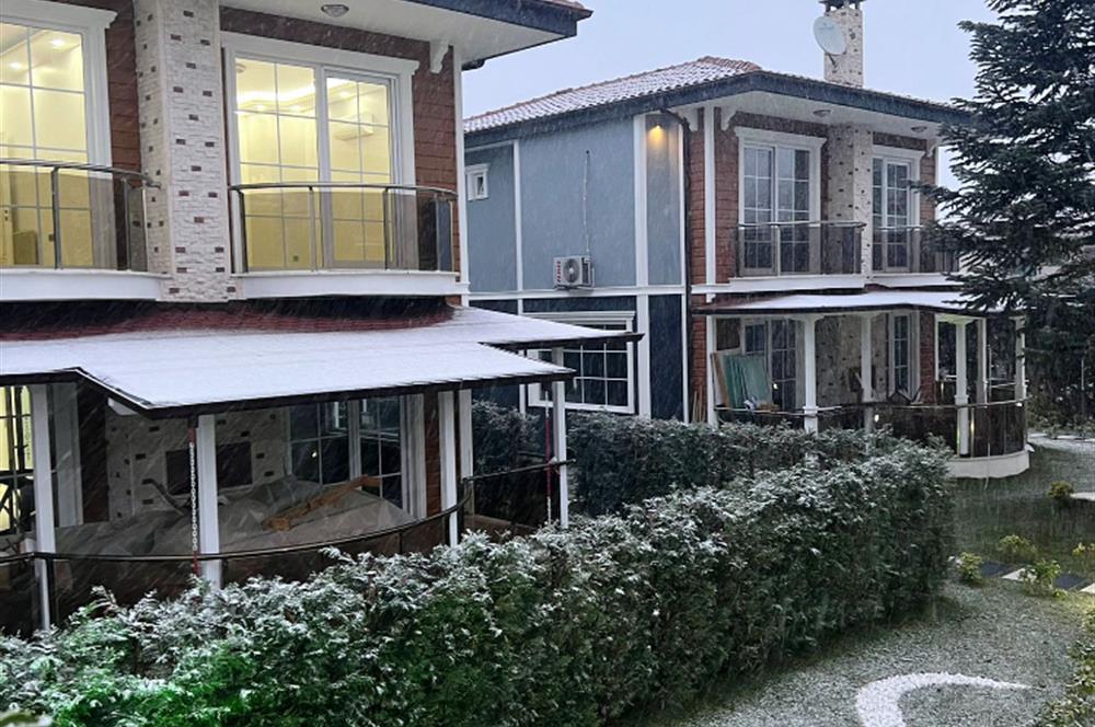 SAPANCA’NIN EN SEÇKİN BÖLGESİNDE, DOĞAYLA İÇ İÇE 4+1 LÜKS VİLLA﻿