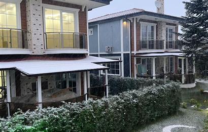 SAPANCA’NIN EN SEÇKİN BÖLGESİNDE, DOĞAYLA İÇ İÇE 4+1 LÜKS VİLLA﻿