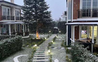 SAPANCA’NIN EN SEÇKİN BÖLGESİNDE, DOĞAYLA İÇ İÇE 4+1 LÜKS VİLLA﻿