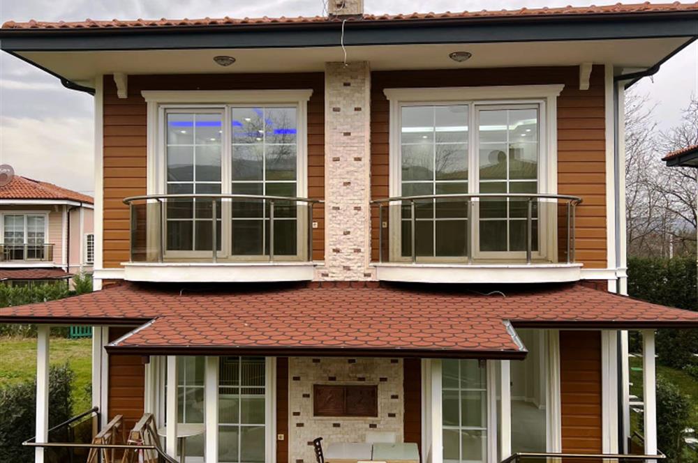 SAPANCA’NIN EN SEÇKİN BÖLGESİNDE, DOĞAYLA İÇ İÇE 4+1 LÜKS VİLLA﻿