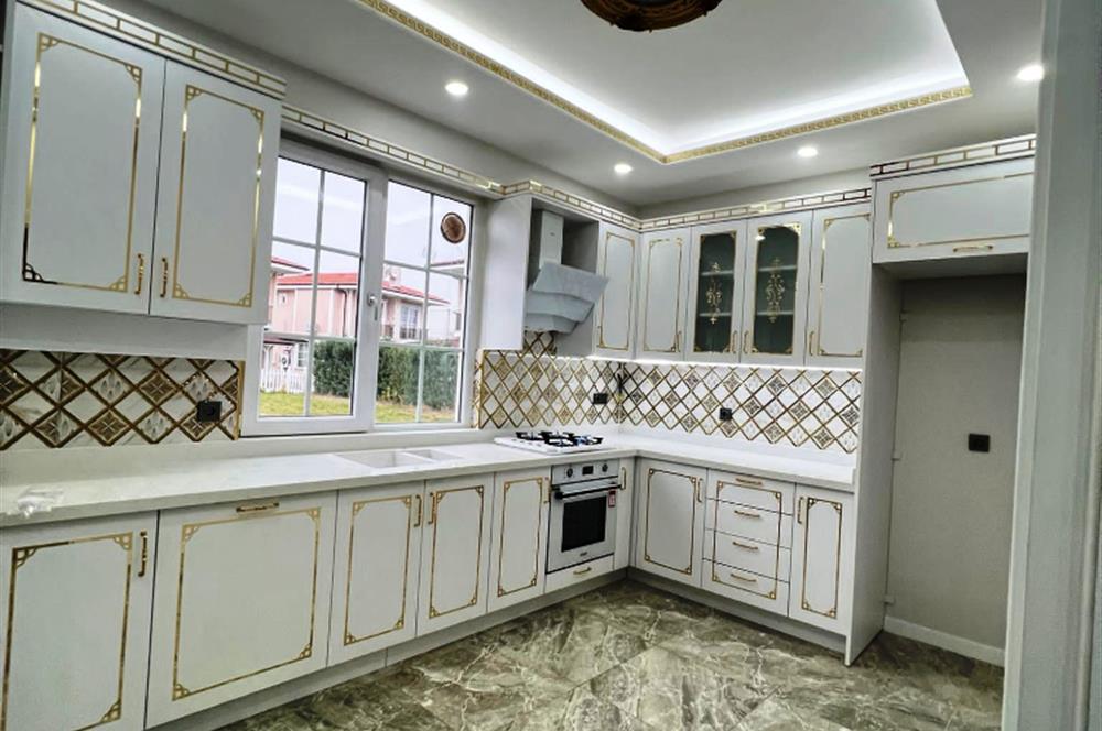 SAPANCA’NIN EN SEÇKİN BÖLGESİNDE, DOĞAYLA İÇ İÇE 4+1 LÜKS VİLLA﻿