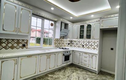 SAPANCA’NIN EN SEÇKİN BÖLGESİNDE, DOĞAYLA İÇ İÇE 4+1 LÜKS VİLLA﻿