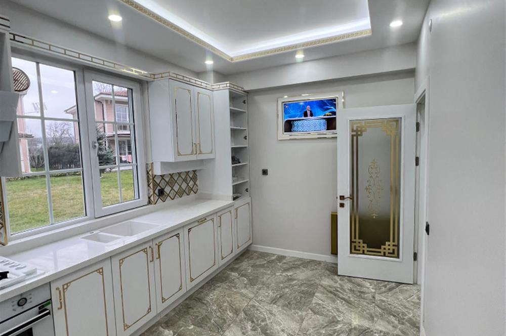 Sapanca'nın En Nezih Bölgesinde 4+1 Satılık Lüks Villa 