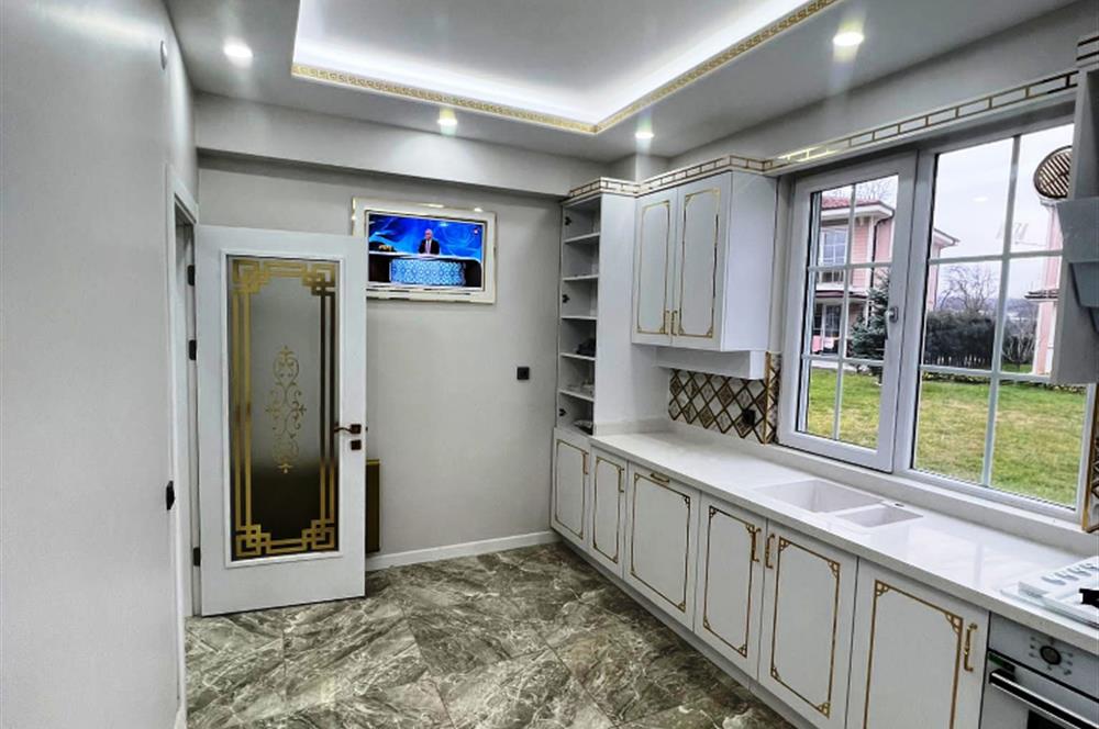 SAPANCA’NIN EN SEÇKİN BÖLGESİNDE, DOĞAYLA İÇ İÇE 4+1 LÜKS VİLLA﻿