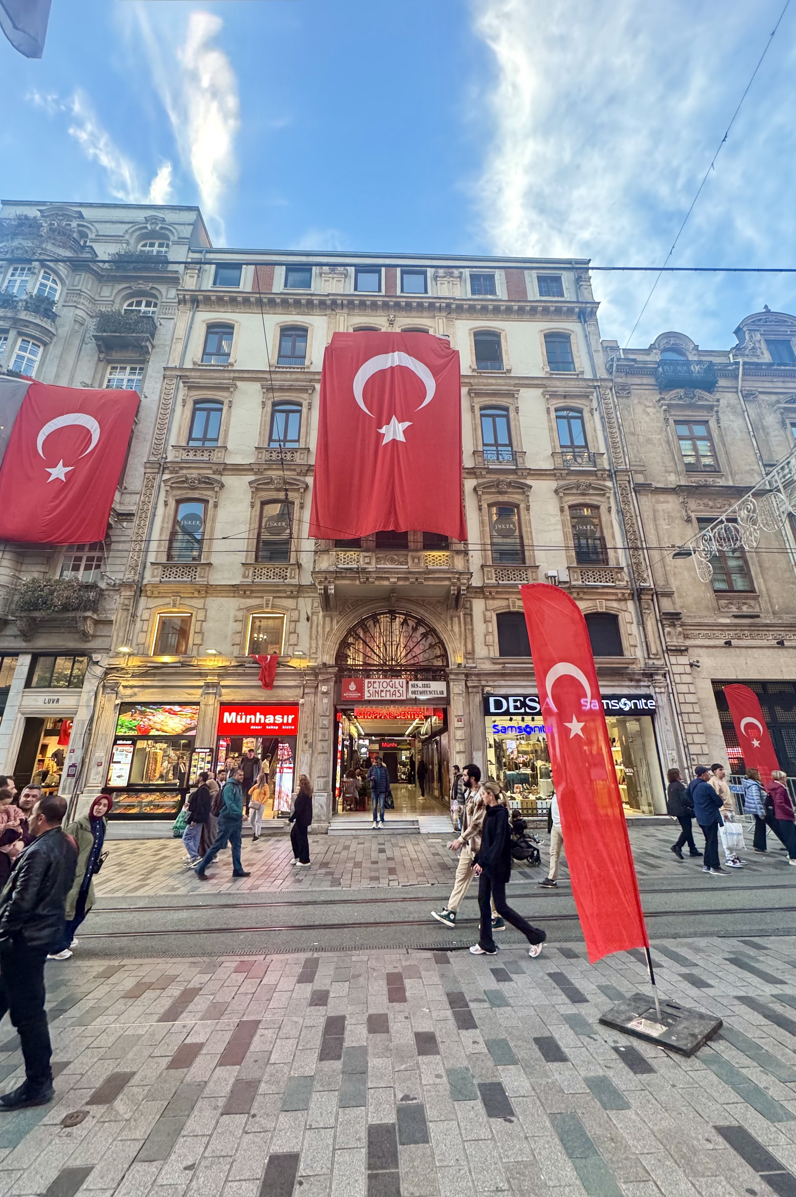 TAKSİM İSTİKLAL'DE İŞ HANINDA SATILIK 41 m2 OFİS