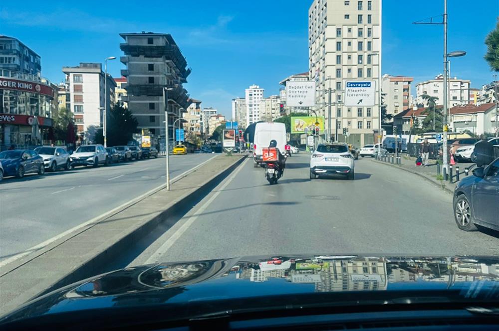 BOSTANCI KÜÇÜKYALI SINIRINDA MİNİBÜS YOLUNDA SATILIK OFİS