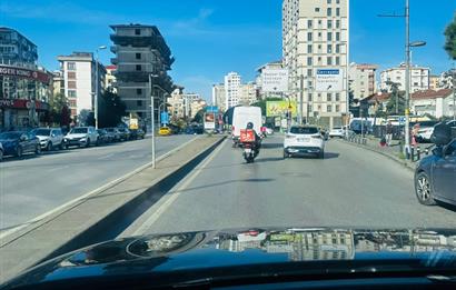 BOSTANCI KÜÇÜKYALI SINIRINDA MİNİBÜS YOLUNDA SATILIK OFİS