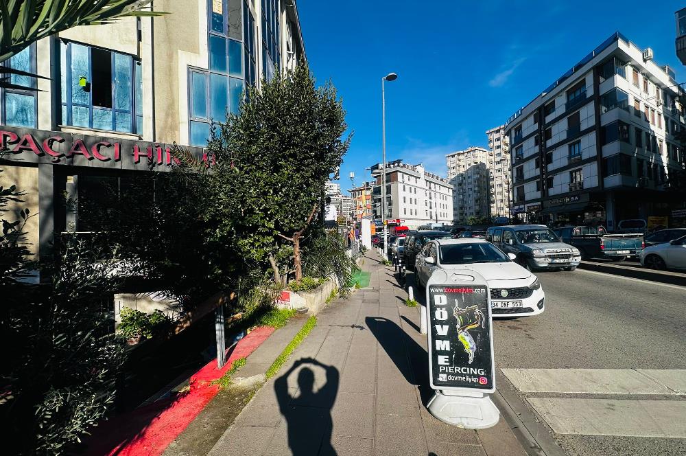 BOSTANCI KÜÇÜKYALI SINIRINDA MİNİBÜS YOLUNDA SATILIK OFİS