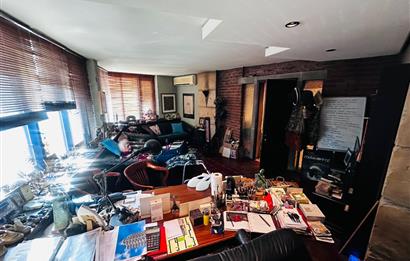 BOSTANCI KÜÇÜKYALI SINIRINDA MİNİBÜS YOLUNDA SATILIK OFİS