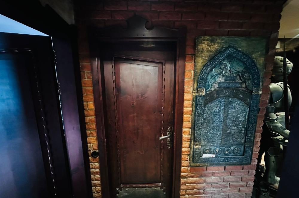 BOSTANCI KÜÇÜKYALI SINIRINDA MİNİBÜS YOLUNDA SATILIK OFİS