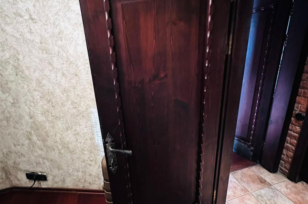 BOSTANCI KÜÇÜKYALI SINIRINDA MİNİBÜS YOLUNDA SATILIK OFİS