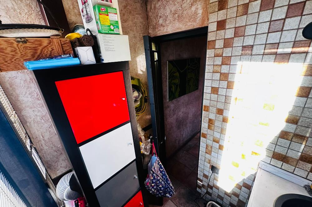 BOSTANCI KÜÇÜKYALI SINIRINDA MİNİBÜS YOLUNDA SATILIK OFİS