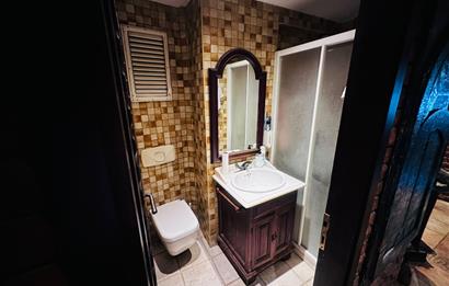 BOSTANCI KÜÇÜKYALI SINIRINDA MİNİBÜS YOLUNDA SATILIK OFİS