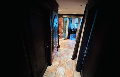 BOSTANCI KÜÇÜKYALI SINIRINDA MİNİBÜS YOLUNDA SATILIK OFİS