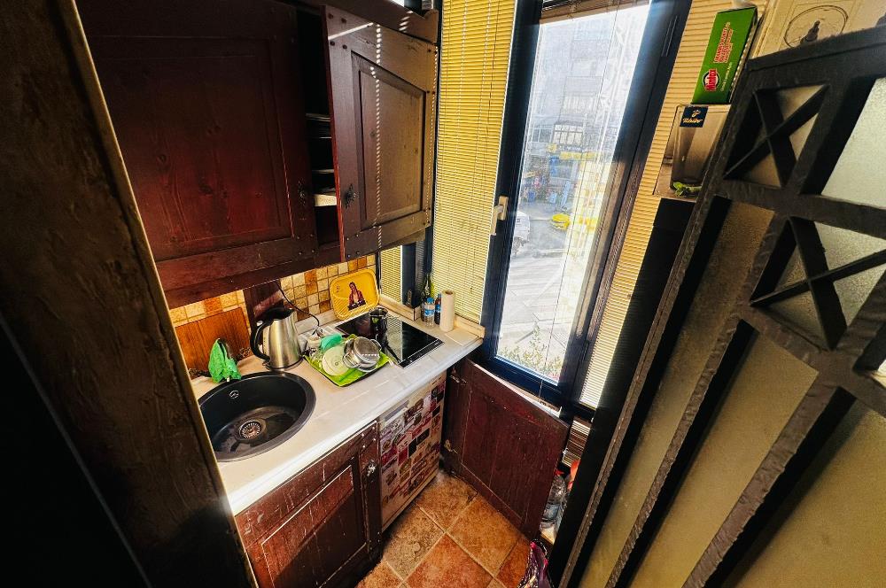 BOSTANCI KÜÇÜKYALI SINIRINDA MİNİBÜS YOLUNDA SATILIK OFİS