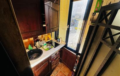 BOSTANCI KÜÇÜKYALI SINIRINDA MİNİBÜS YOLUNDA SATILIK OFİS