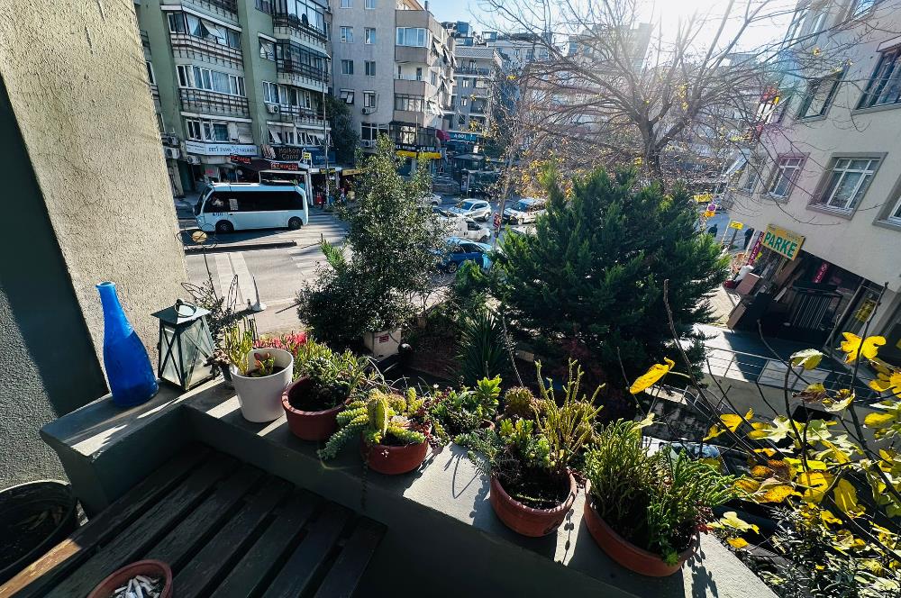 BOSTANCI KÜÇÜKYALI SINIRINDA MİNİBÜS YOLUNDA SATILIK OFİS