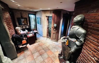 BOSTANCI KÜÇÜKYALI SINIRINDA MİNİBÜS YOLUNDA SATILIK OFİS