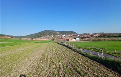 C21 LOCA'DAN BİGADİÇ ÇAMKÖY'DE GÖL MANZARALI 878M2 SATILIK TARLA