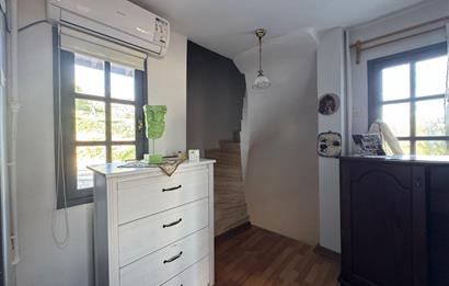 Yeni Foça Petra Koyu'nda Muhteşem Manzaralı Triplex Villa