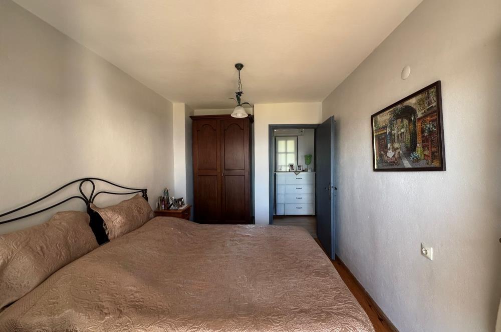 Yeni Foça Petra Koyu'nda Muhteşem Manzaralı Triplex Villa