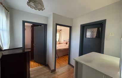 Yeni Foça Petra Koyu'nda Muhteşem Manzaralı Triplex Villa