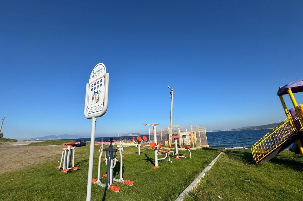 Yeni Foça Petra Koyu'nda Muhteşem Manzaralı Triplex Villa