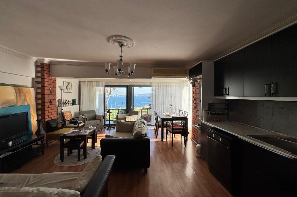 Yeni Foça Petra Koyu'nda Muhteşem Manzaralı Triplex Villa