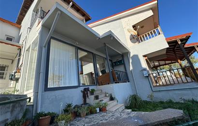 Yeni Foça Petra Koyu'nda Muhteşem Manzaralı Triplex Villa