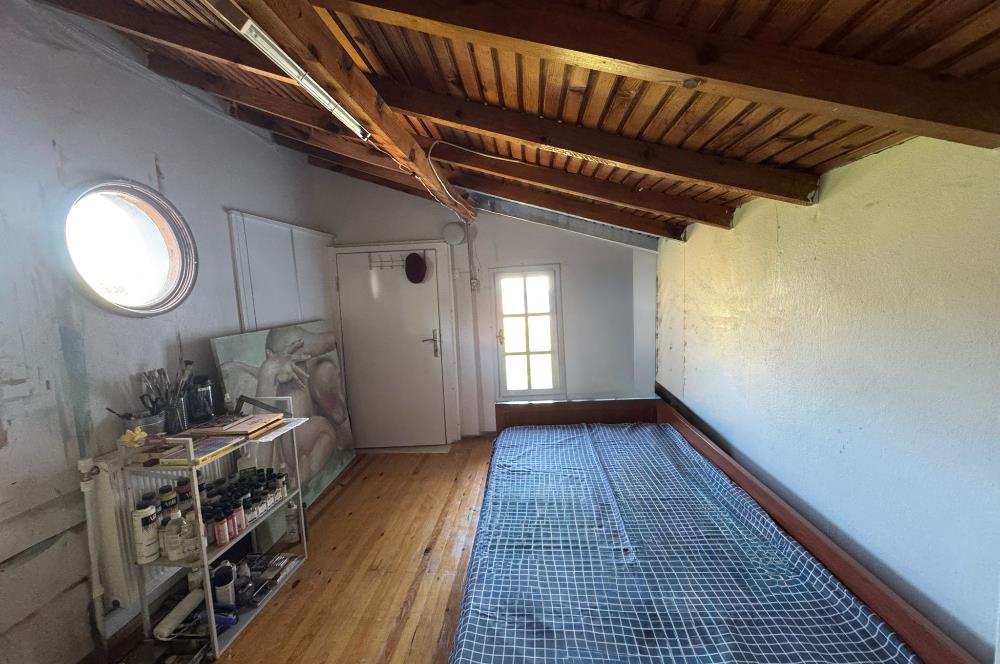 Yeni Foça Petra Koyu'nda Muhteşem Manzaralı Triplex Villa