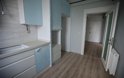 KARŞIYAKA MAHALLESİNDE TRİO VADİ SİTESİNDE KİRALIK 3+1 DAİRE