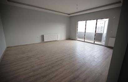 KARŞIYAKA MAHALLESİNDE TRİO VADİ SİTESİNDE KİRALIK 3+1 DAİRE