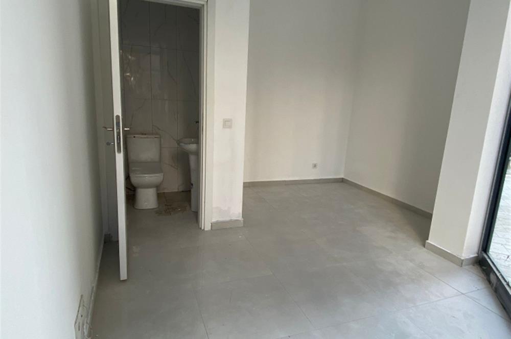  Feneryolunda yeni binada kiralık dükkan